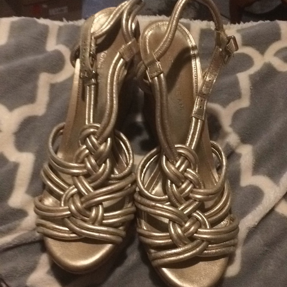 Gold Wedges